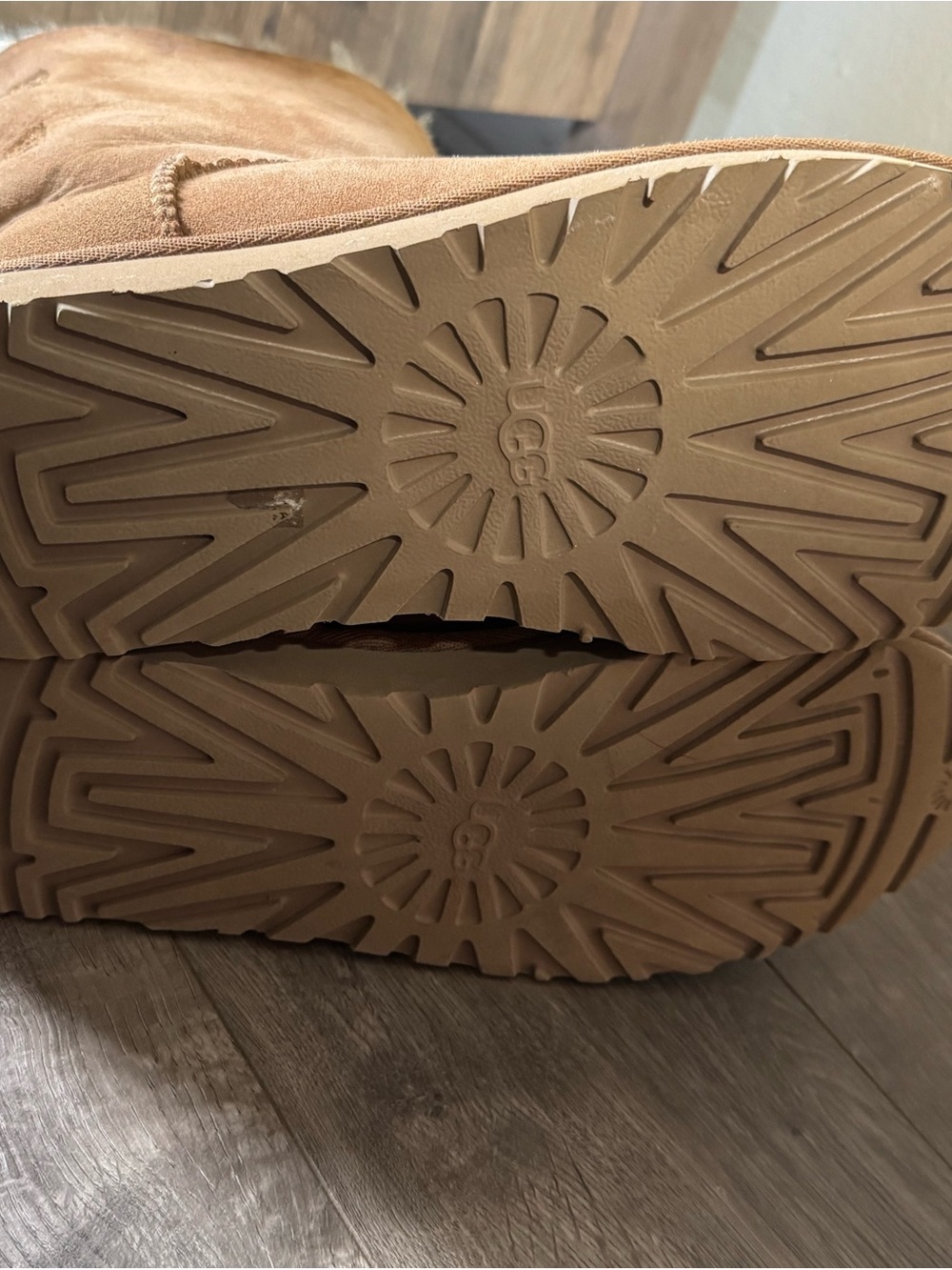 UGG Chestnut Suede Shearling Boots with Bow Detail - Picture 6 of 6